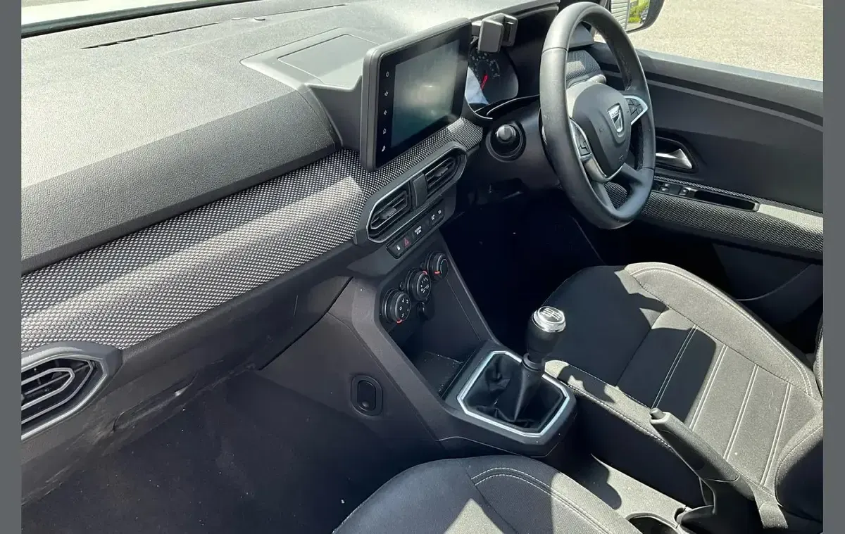 Used Dacia Sandero Comfort 90 HP (66 kW) 2022 White Hatchback
