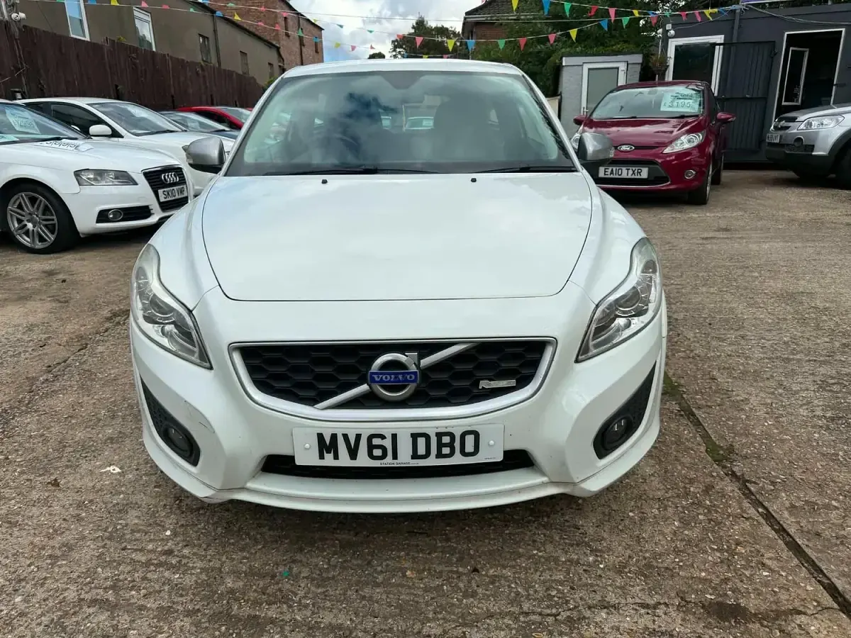 Used Volvo C30 R-Design 145 HP (106 kW) 2011 White Hatchback