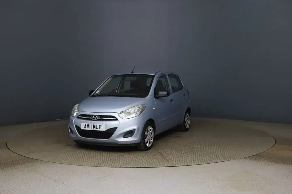 Used Hyundai i10 Classic 85 HP (62 kW) 2011 Silver Hatchback