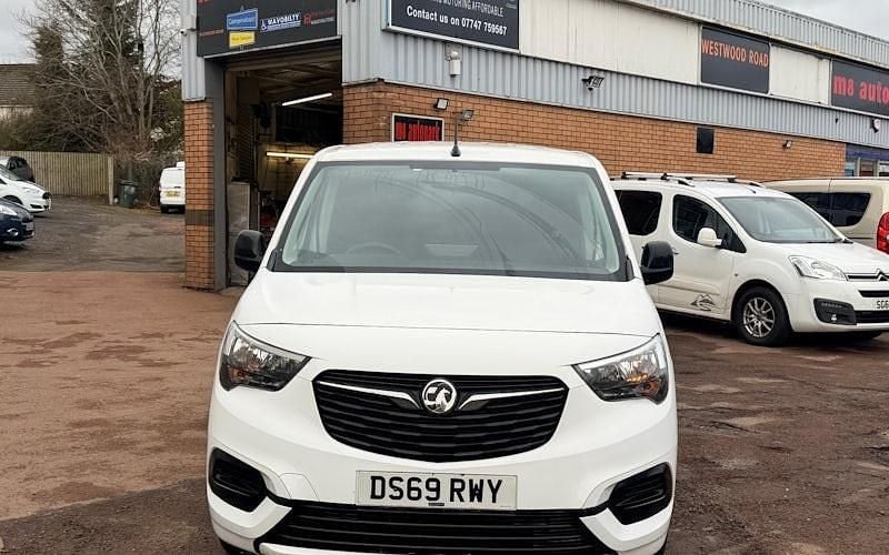 Używany Vauxhall Combo Sportive 101 KM (74 kW) 2021 Minivan