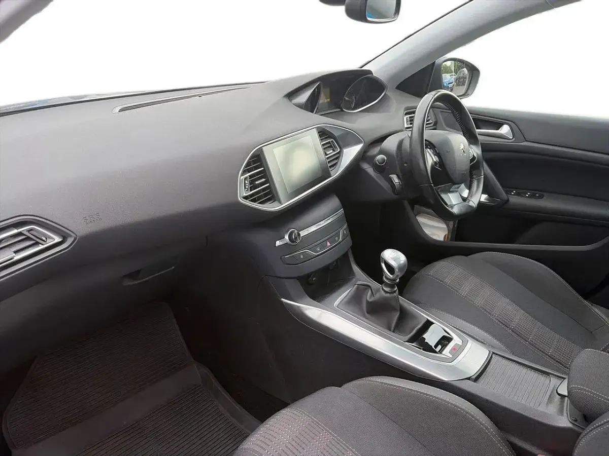 Used Peugeot 308 Allure 129 HP (94 kW) 2018 Blue Hatchback