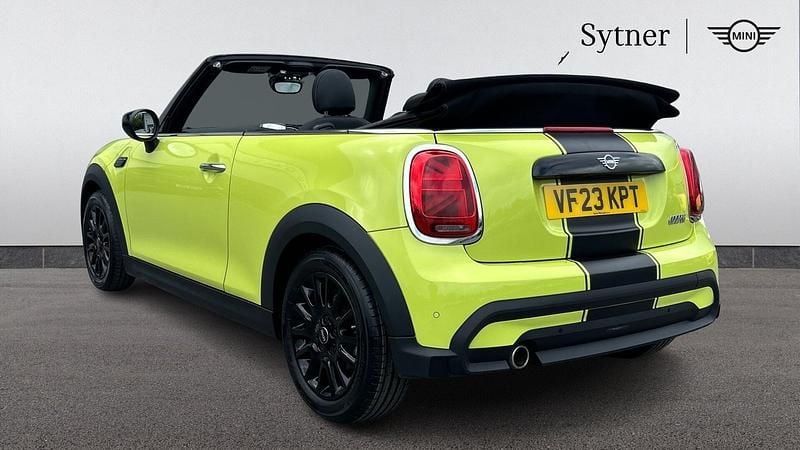 Używany Mini Cooper Classic 134 KM (98 kW) 2023 Żółty Hatchback