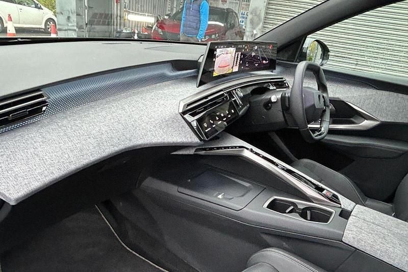 Used Peugeot 5008 GT 134 HP (98 kW) 2025 Black SUV