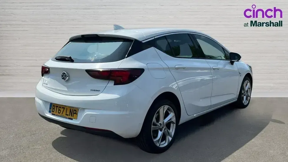 Used Vauxhall Astra SRi 150 HP (110 kW) 2017 White