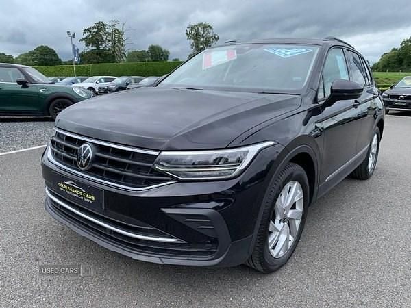 Black Used 2022 VW Tiguan Life SUV | £21,750 (Expensive) - Image 1/4