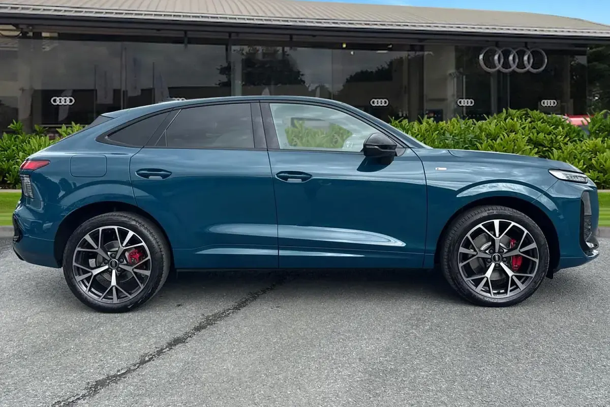 New Audi Q3 Sportback 150 HP (110 kW) 2026 Blue SUV