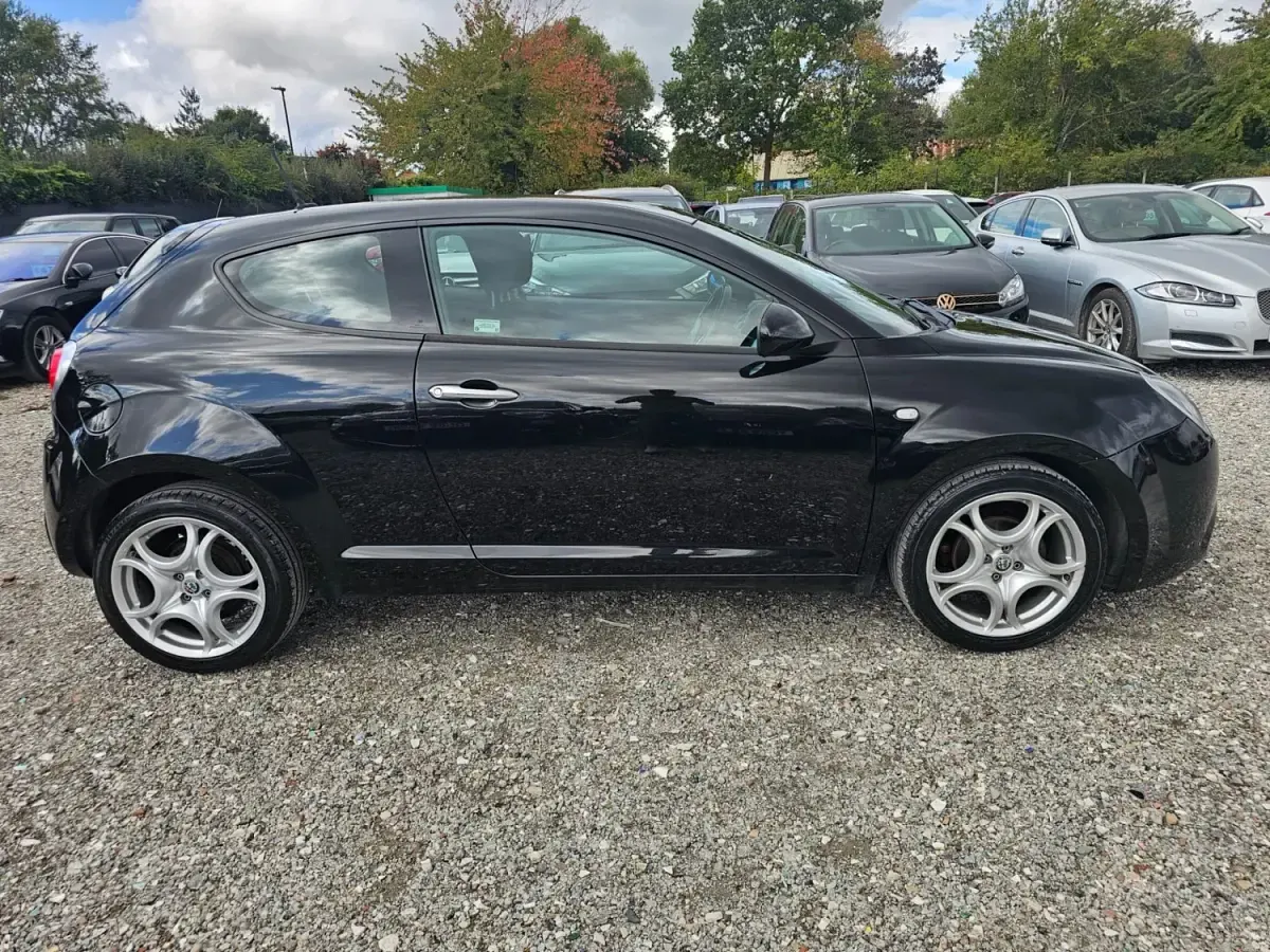 Begagnad Alfa Romeo MiTo 105 HK (77 kW) 2017 Svart Halvkombi