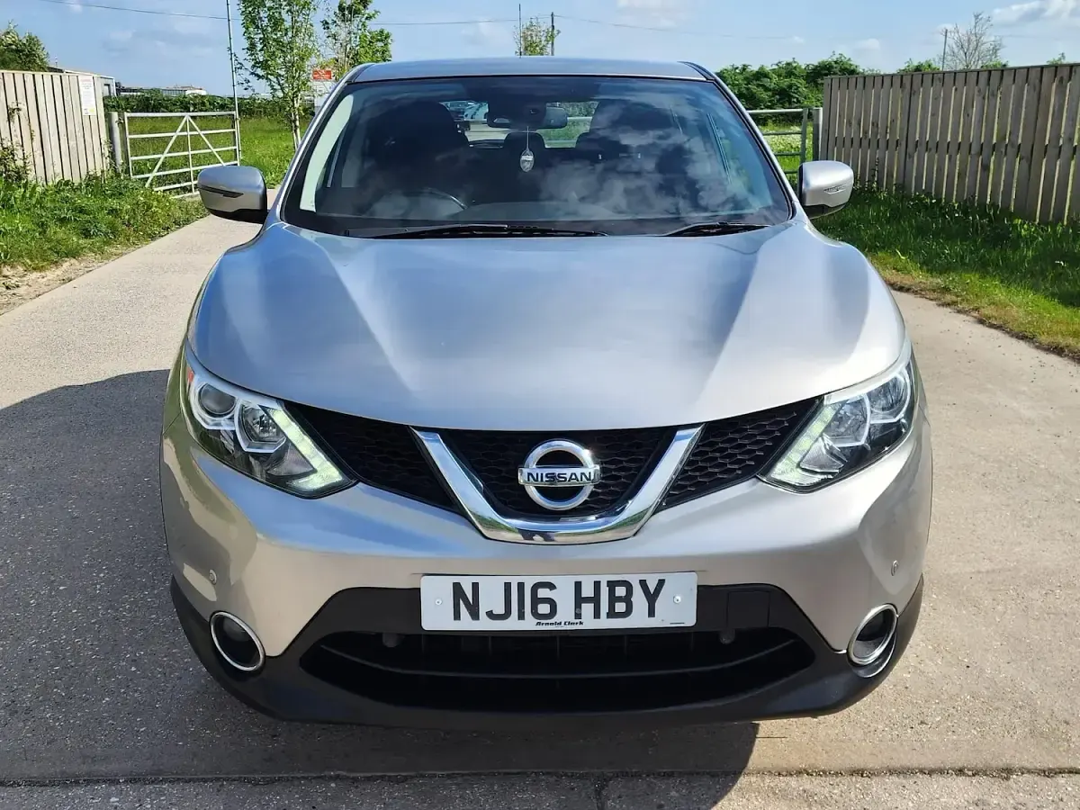 Gebraucht Nissan Qashqai Acenta 110 PS (80 kW) 2016 Silber SUV