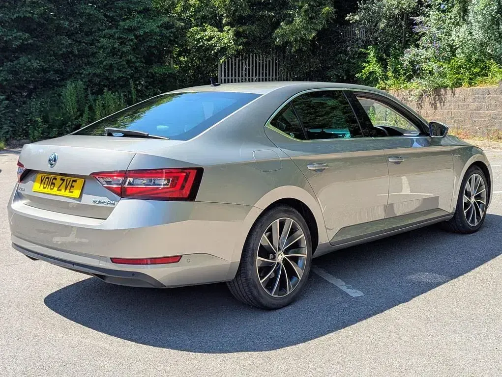 Used Skoda Superb LAURIN & KLEMENT 190 HP (139 kW) 2016 Beige Hatchback