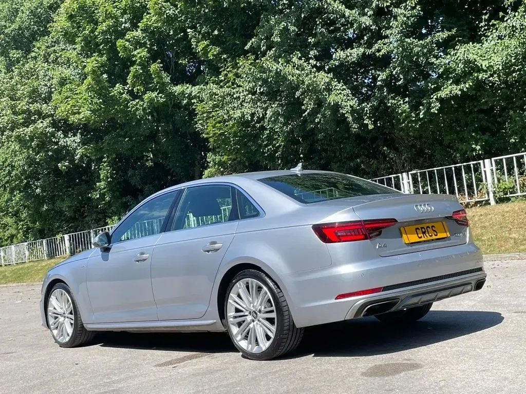 Used Audi A4 S-Line 190 HP (139 kW) 2019 Silver Sedan