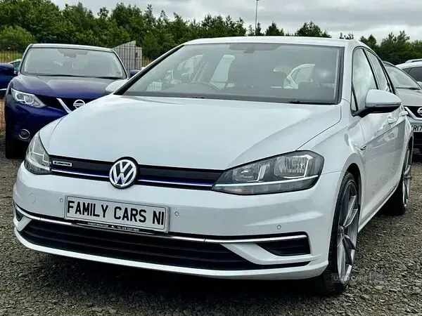 Used VW Golf VII SE 130 HP (95 kW) 2018 White Hatchback