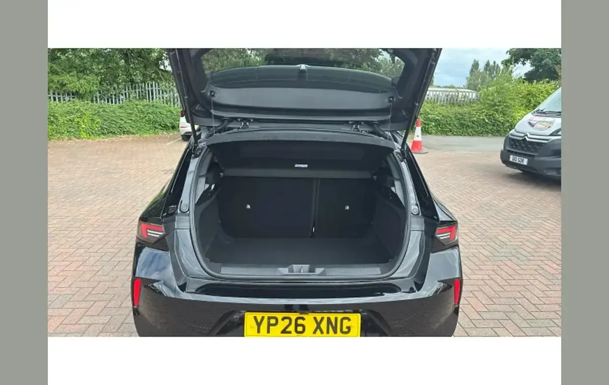 New Vauxhall Astra 130 HP (95 kW) 2026 Black Hatchback