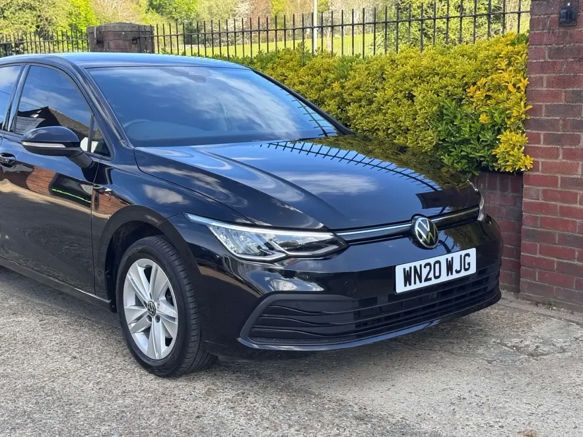 Używany VW Golf VII Life 130 KM (95 kW) 2020 Czarny Hatchback