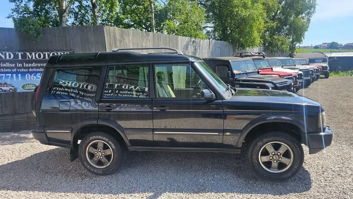 Used Land Rover Discovery 135 HP (99 kW) 2003 Black SUV