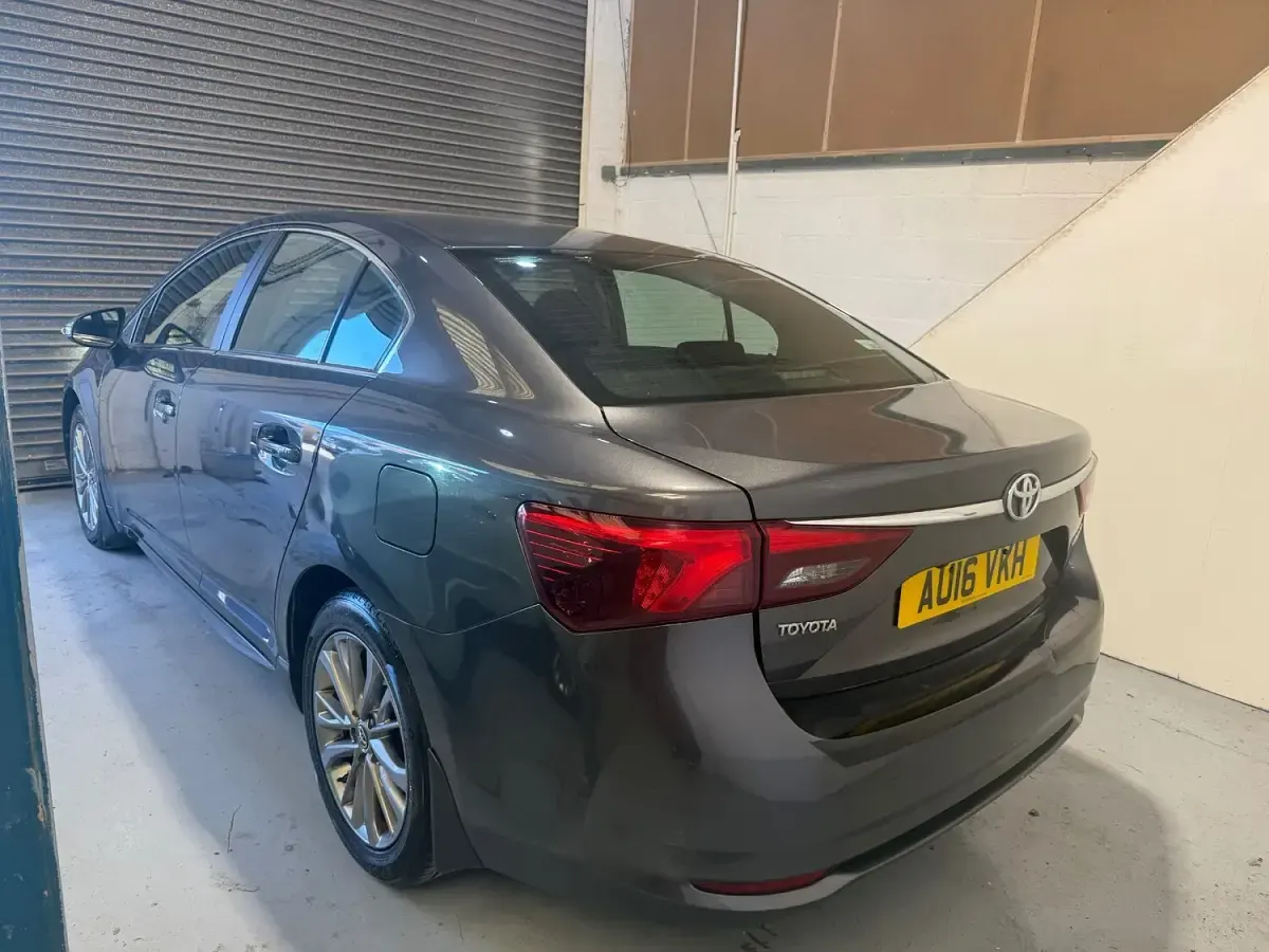 Second-hand Toyota Avensis Business Edition 143 CP (105 kW) 2016 Gri Berlinǎ