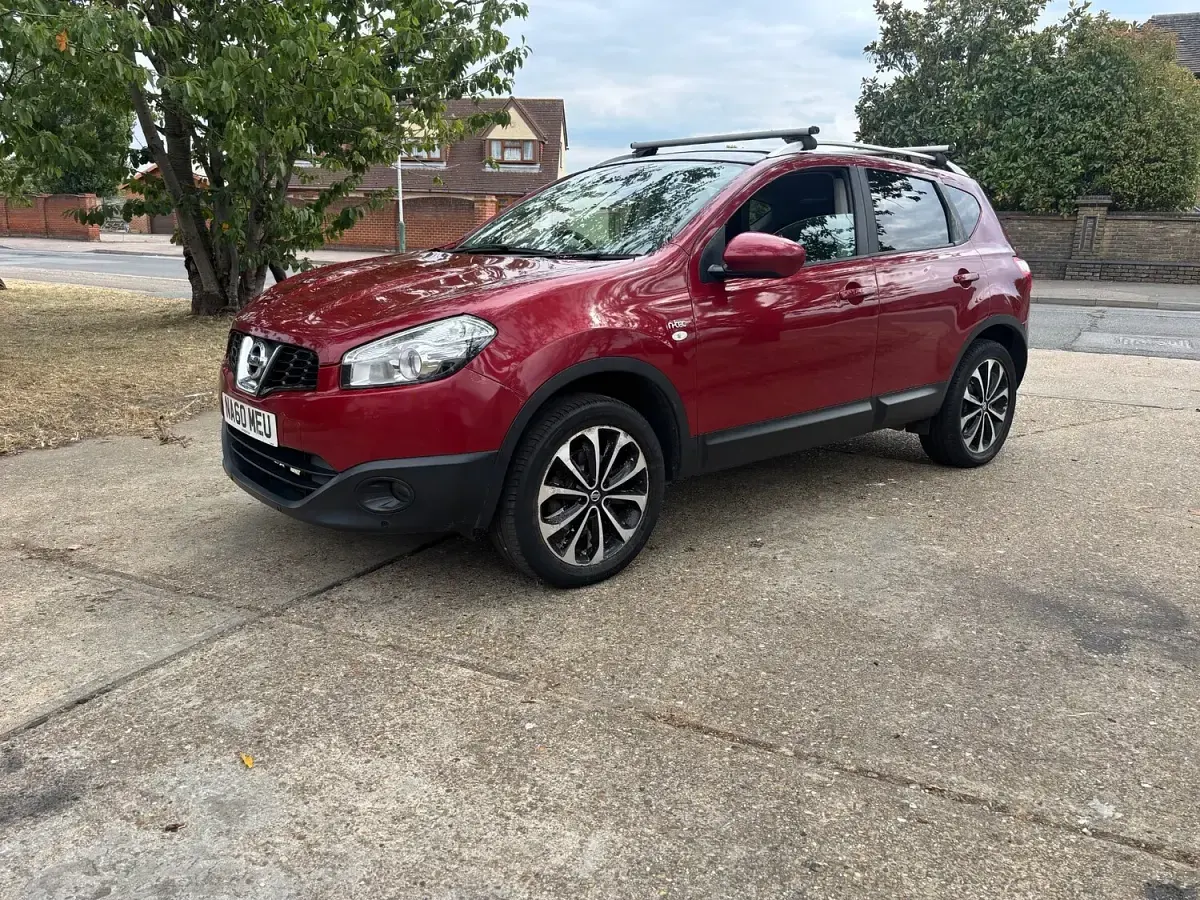 Used Nissan Qashqai N-TEC 141 HP (103 kW) 2010 Red SUV