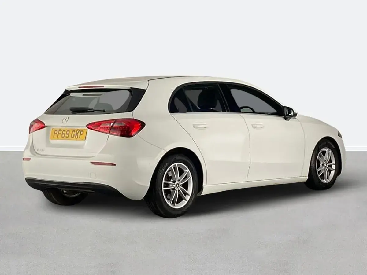 Used Mercedes A180 SE 136 HP (100 kW) 2020 White Hatchback