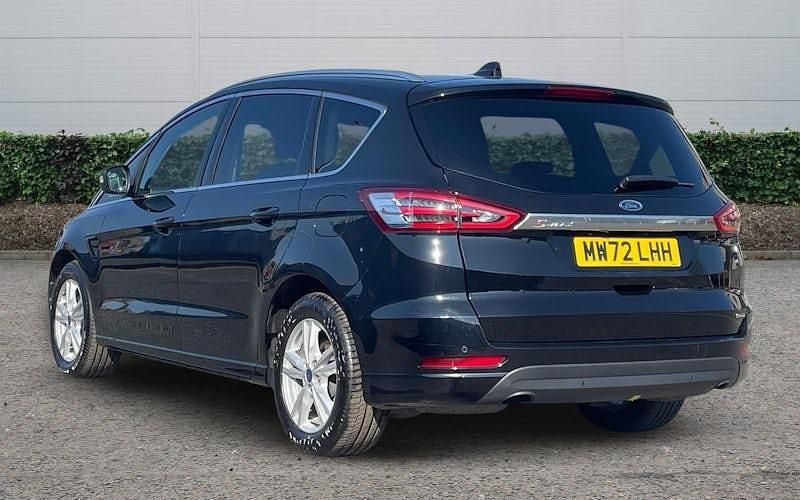 Begagnad Ford S-MAX Titanium 190 HK (139 kW) 2022 Svart Minibuss