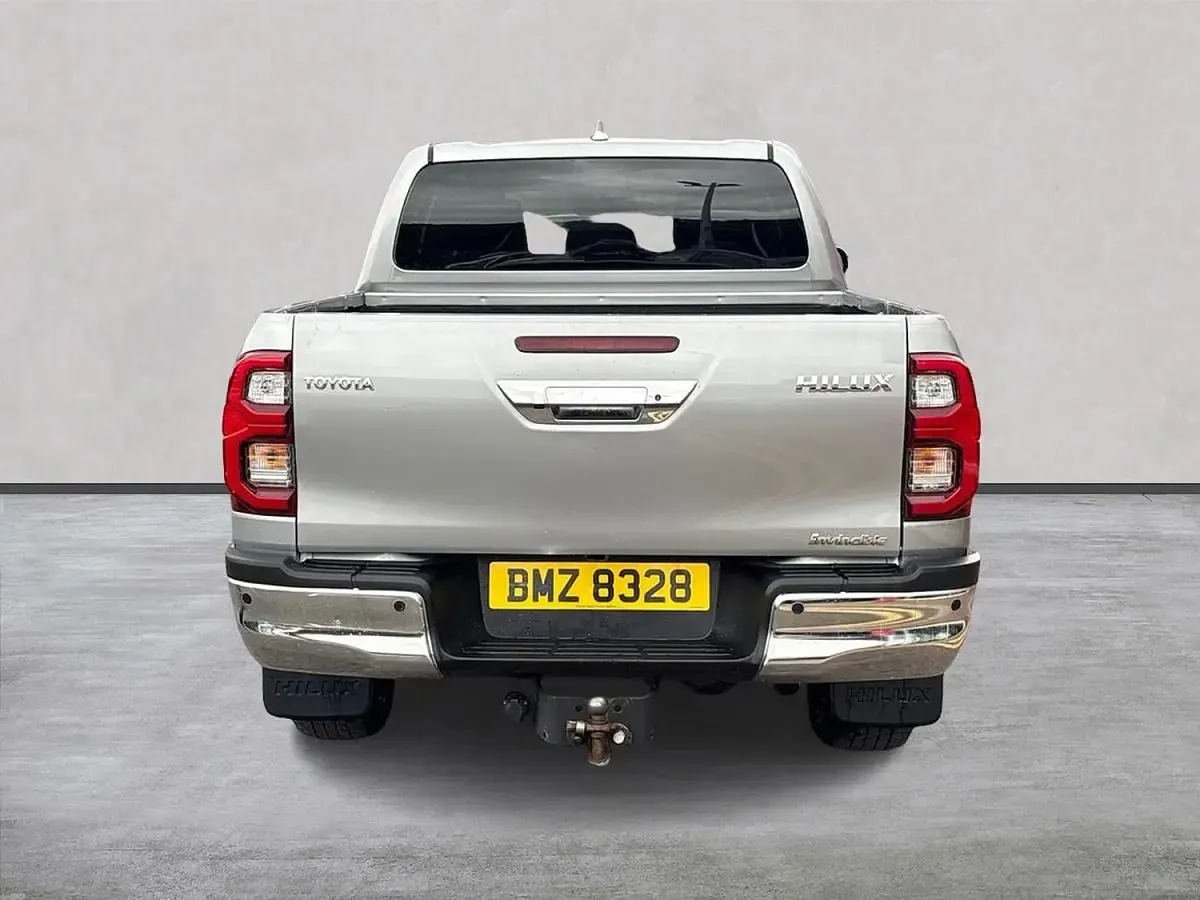 Used Toyota HiLux 204 HP (150 kW) 2023 Silver Pickup