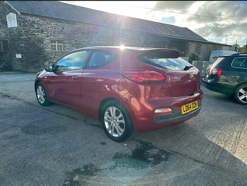 Used Kia ProCeed 2014 Red Hatchback