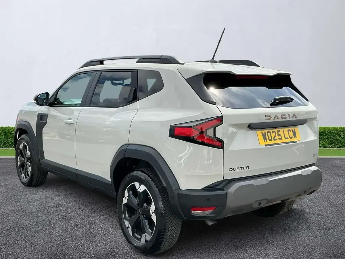 Used Dacia Duster Extreme 130 HP (95 kW) 2025 Cream Hatchback