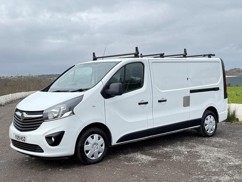 Used Vauxhall Vivaro Sportive 125 HP (91 kW) 2019 White MPV
