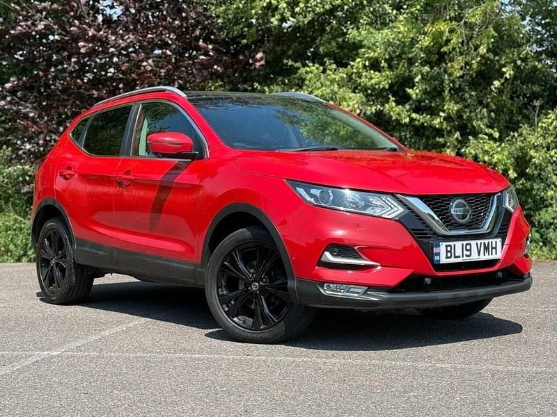 Red Used 2019 Nissan Qashqai N-Connecta SUV | £8,440 (Fair price) - Image 1/4