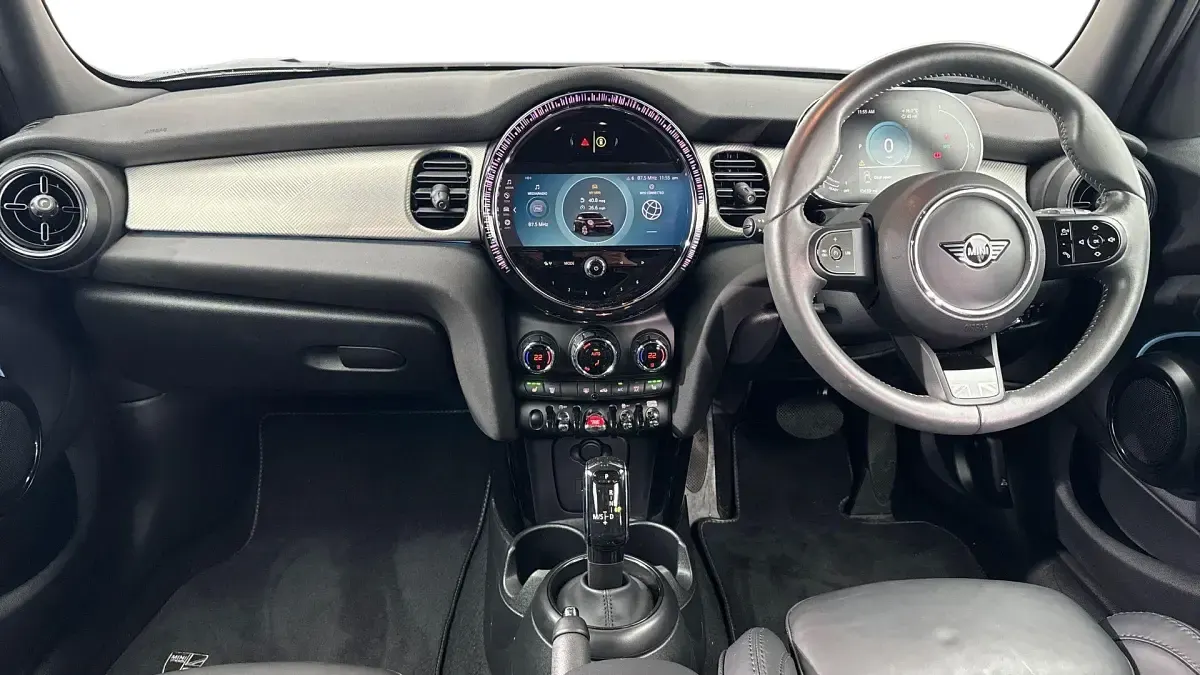 Used Mini Cooper Exclusive 134 HP (98 kW) 2024 White Hatchback