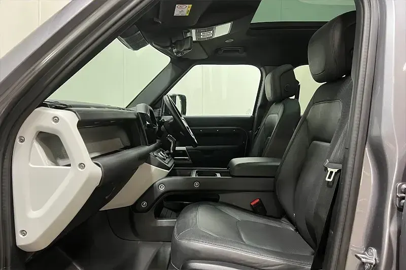 Używany Land Rover Defender HSE Dynamic 245 KM (180 kW) 2024 Szary SUV