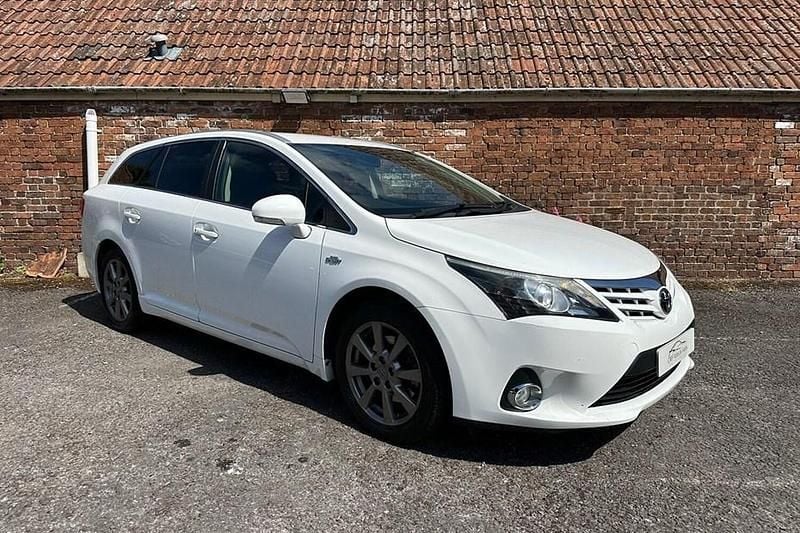 White Used 2012 Toyota Avensis T4 Estate | £5,495 (Fair price) - Image 1/1