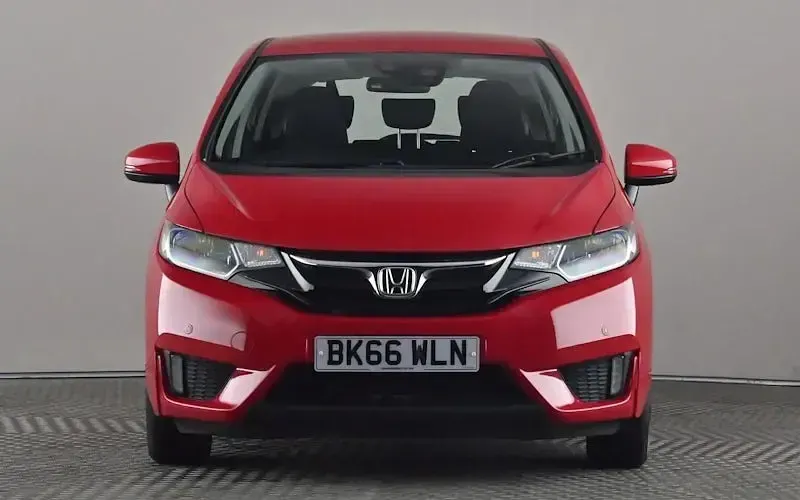 Used Honda Jazz SE 102 HP (75 kW) 2016 Red Hatchback