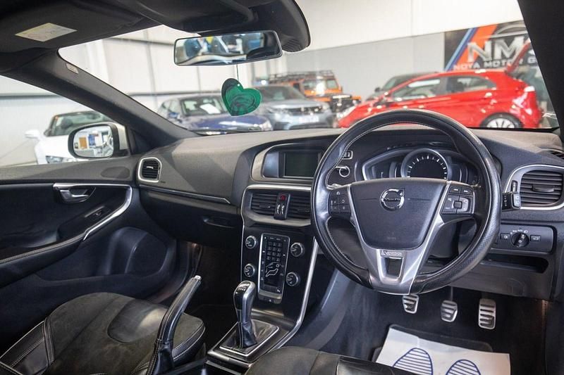 Used Volvo V40 R-Design 122 HP (89 kW) 2016 Black Hatchback