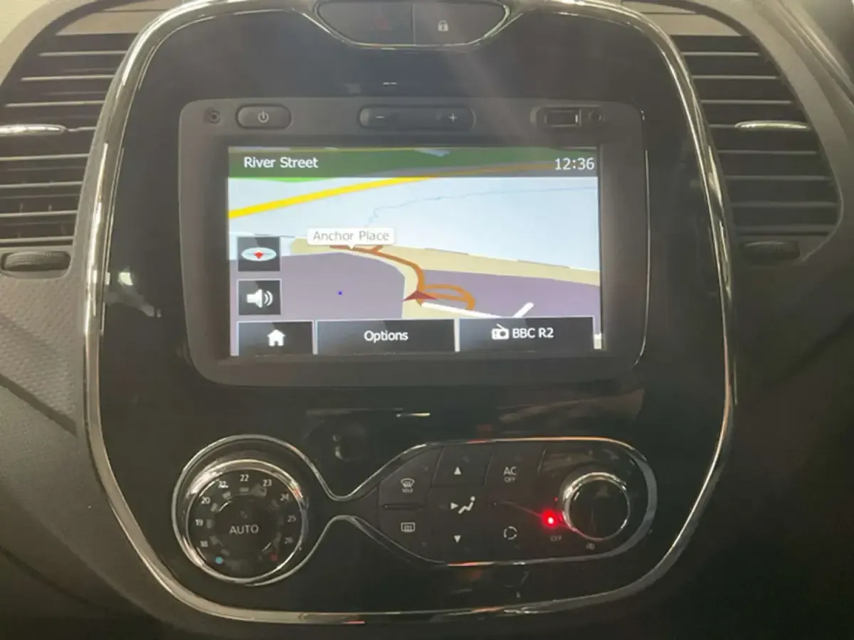 Used Renault Captur Dynamique 90 HP (66 kW) 2014 Orange SUV