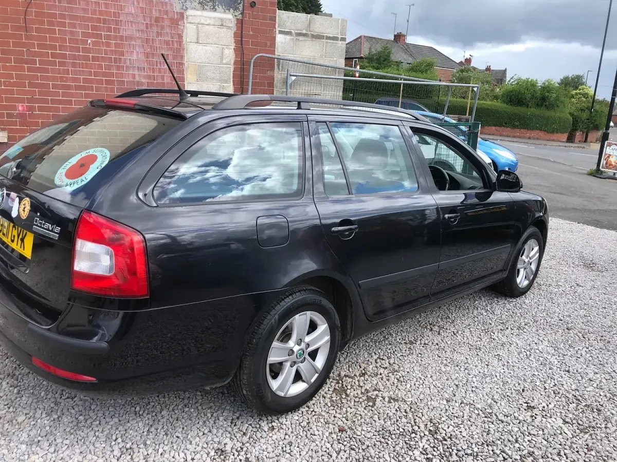 Used Skoda Octavia GreenLine 105 HP (77 kW) 2011 Black Estate