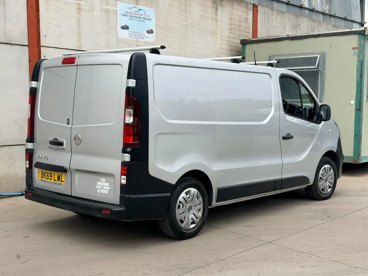 Used Vauxhall Vivaro S 95 HP (69 kW) 2019 Silver MPV