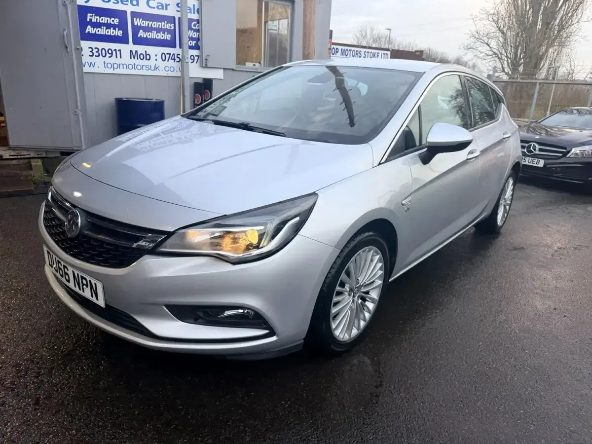 Begagnad Vauxhall Astra Elite 150 HK (110 kW) 2016 Silver Halvkombi