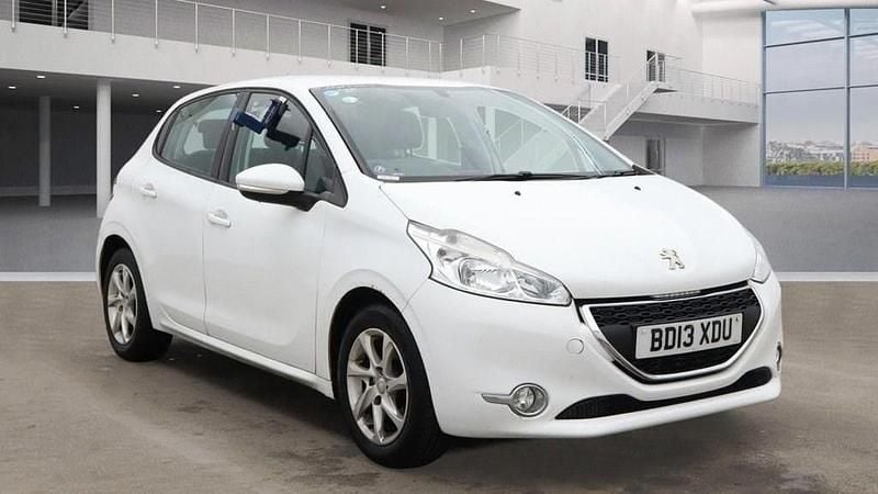 White Used 2013 Peugeot 208 Active Hatchback | £2,475 (Good price) - Image 1/4