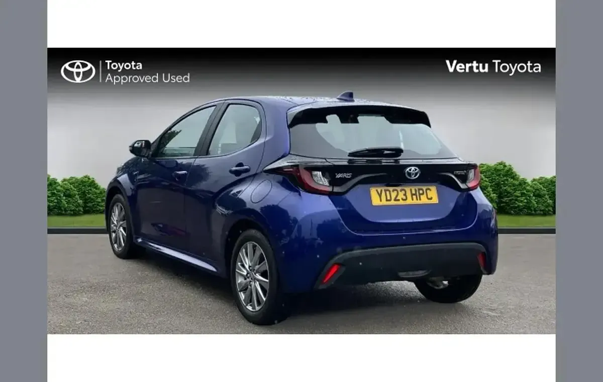 Used Toyota Yaris Hybrid 113 HP (83 kW) 2023 Blue Hatchback