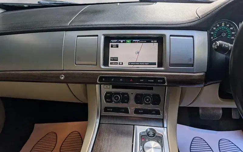 Second-hand Jaguar XF Luxury 200 CP (147 kW) 2015 Berlinǎ