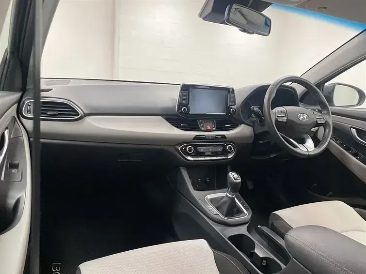 Used Hyundai i30 SE 90 HP (66 kW) 2017 Grey Hatchback