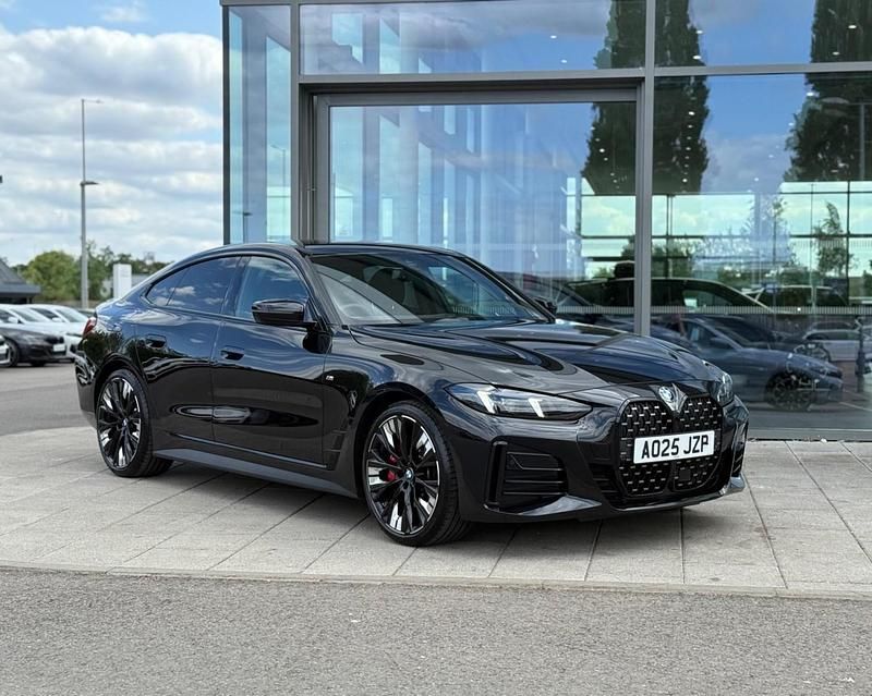 Black sapphire metallic paint Used 2025 BMW 420 M Sport Coupe | £40,500 (Fair price) - Image 1/4