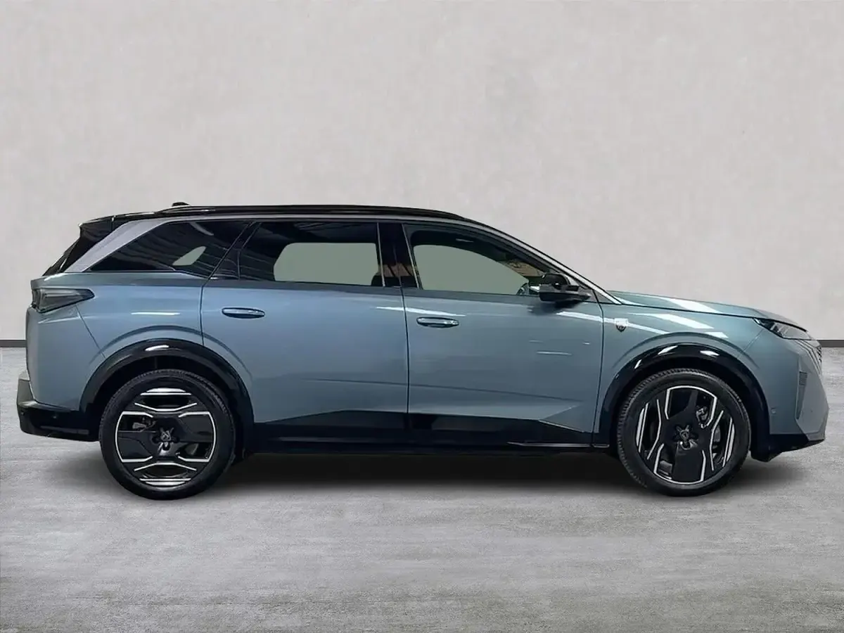 Used Peugeot 5008 GT 154 kW (210 HP) 2024 Blue SUV