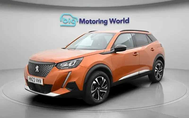 Begagnad Peugeot 2008 Allure+ 101 HK (74 kW) 2023 Orange SUV
