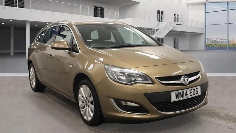 Used Vauxhall Astra Elite 115 HP (84 kW) 2014 Brown Estate