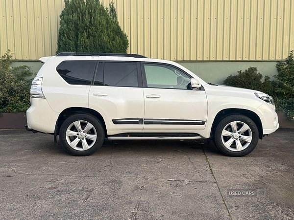 Used Toyota Land Cruiser 190 HP (139 kW) 2015 White Estate