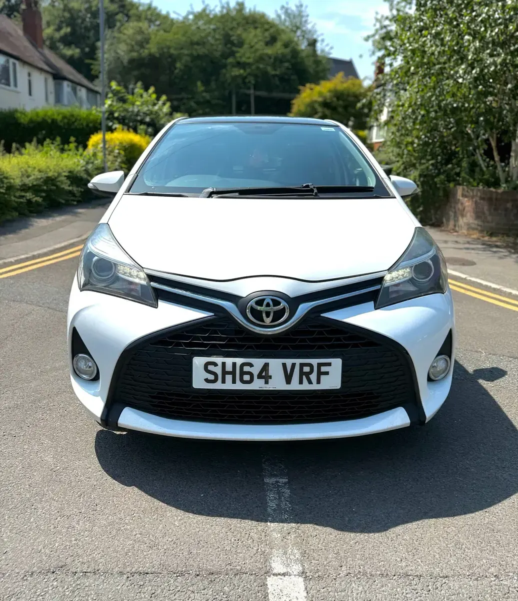 Used Toyota Yaris Sport 99 HP (72 kW) 2014 White Hatchback
