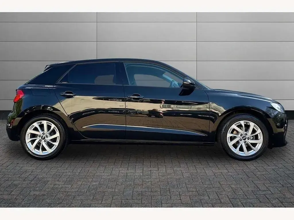 Używany Audi A1 Sport 95 KM (69 kW) 2021 Czarny SUV