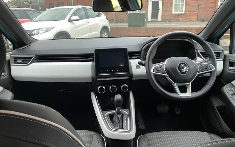 Used Renault Clio V Version S 140 HP (102 kW) 2022 Hatchback