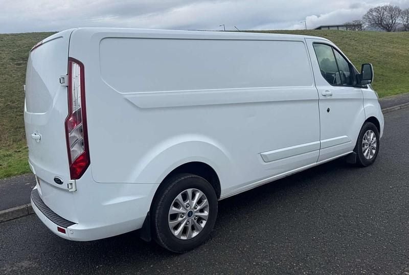 Used Ford Transit Custom Limited 130 HP (95 kW) 2021 White Van