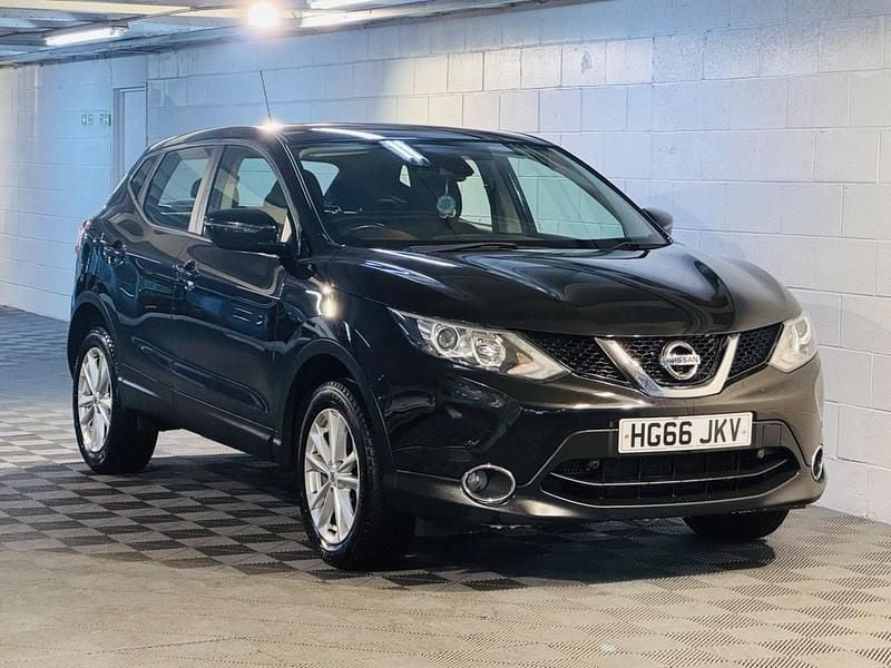 Black Used 2016 Nissan Qashqai Acenta SUV | £3,789 (Good price) - Image 1/4